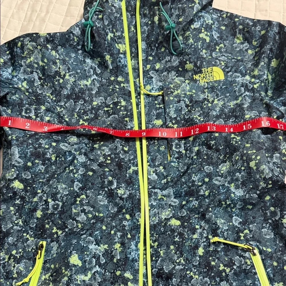 The North Face Women's Floral Pattern Ski Jacket - Picture 10 of 11